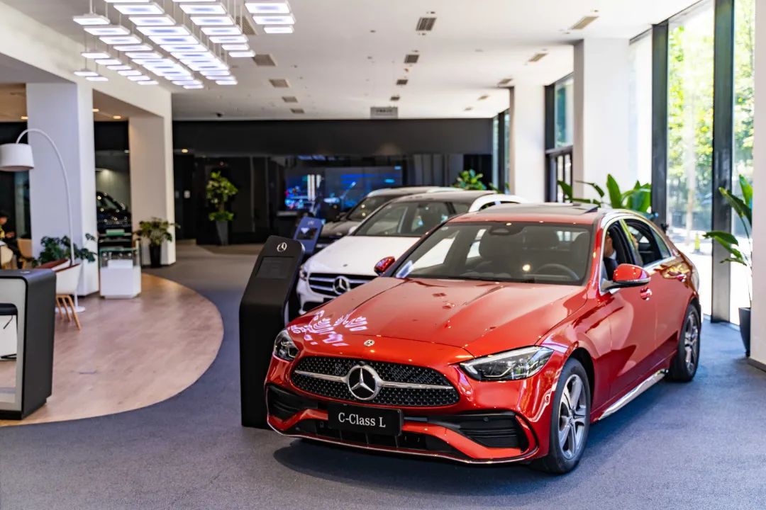 奔驰预测未来不如创造未来,面对风起云涌的时代