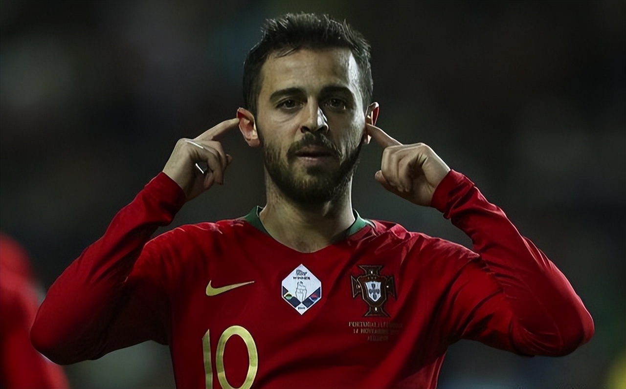 气愤！B席直塞，格德斯右路得球射门进球，C罗直奔球门捡漏未果