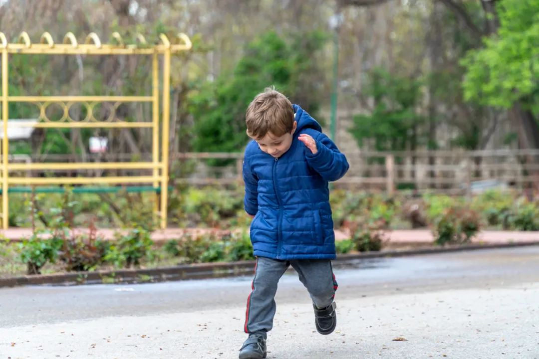 央视曝光儿童致癌衣服品牌,人民日报辨别致癌物超标衣服