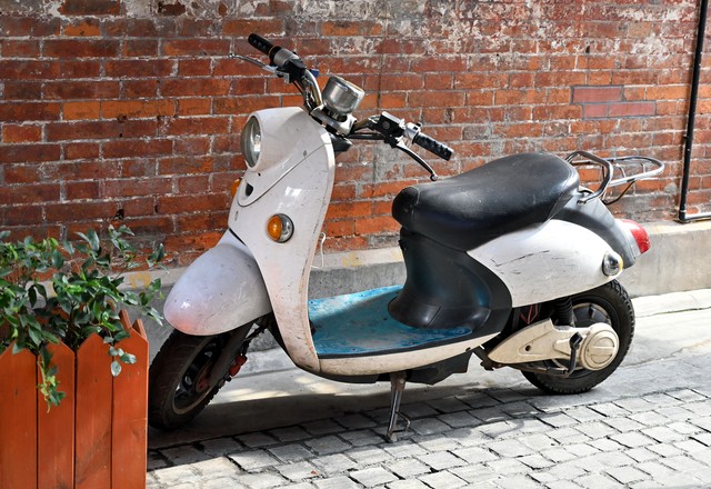 90后创业卖电动车经历,卖电动车一年挣600万