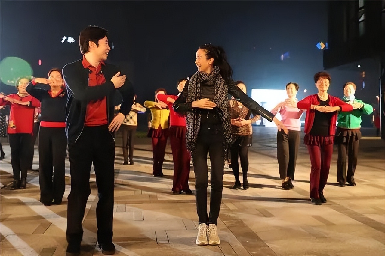 领舞的怎么月入过万,带队领舞为何能月入过万