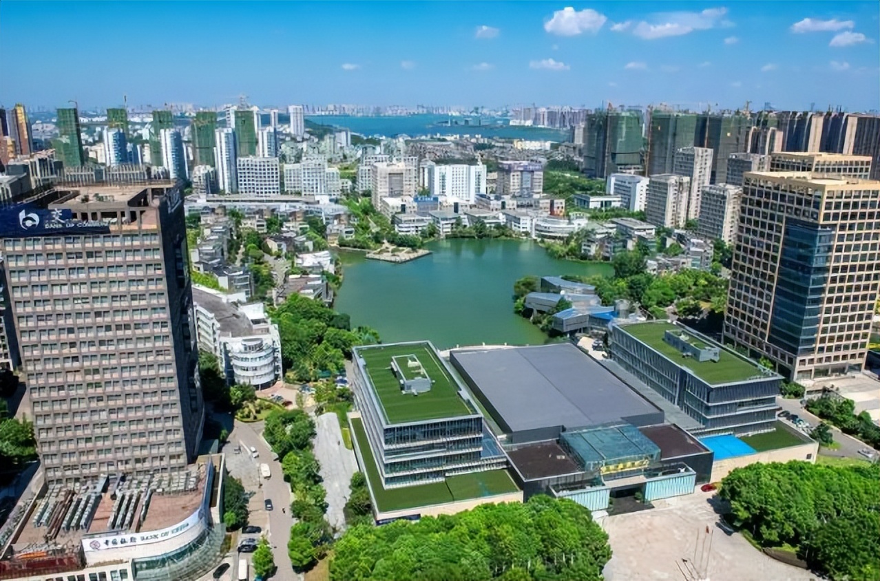 光谷关山大道左岭段,光谷左岭千亿大道