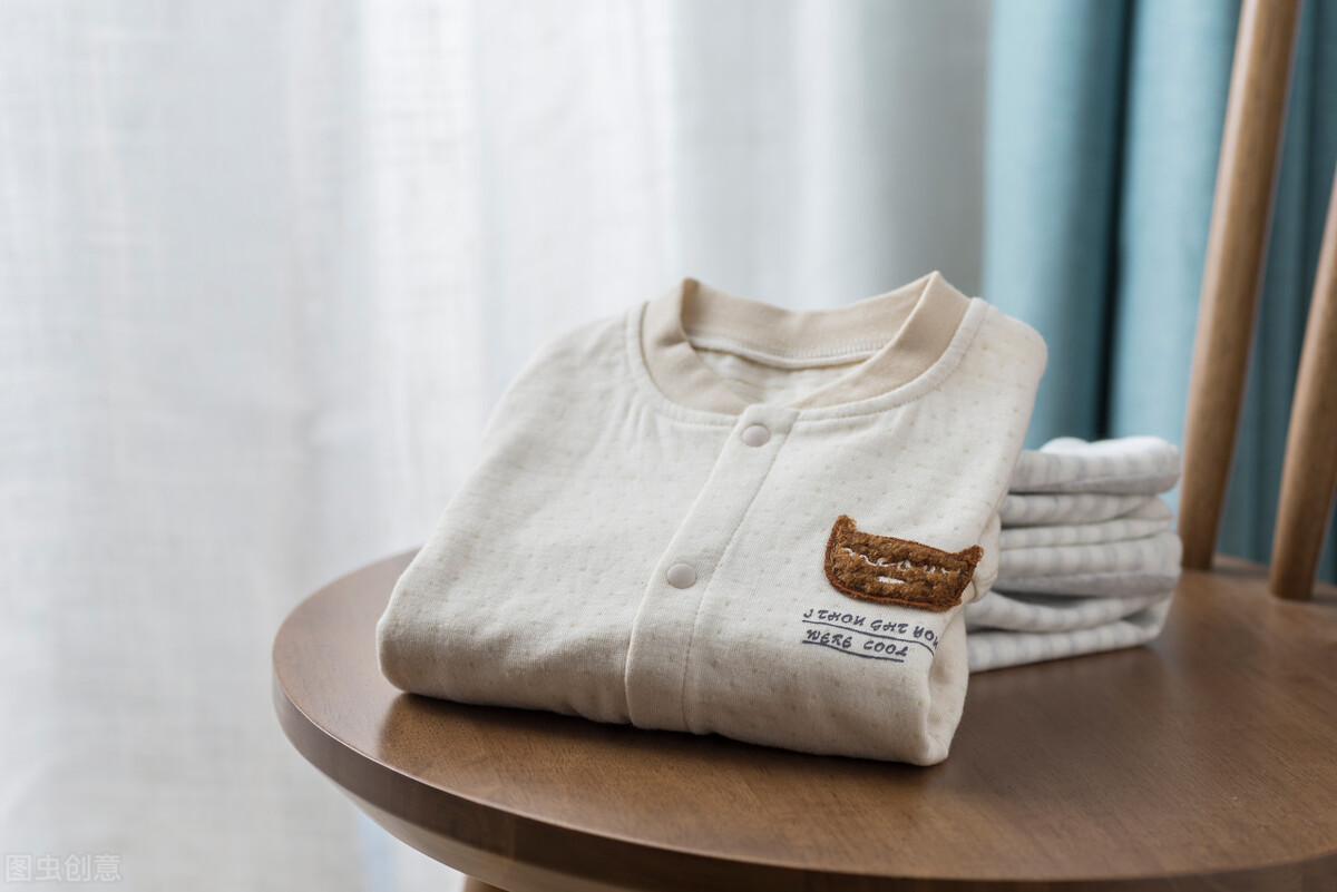 新衣服好脏不要水怎么洗,新衣服怎么洗才会变得柔软