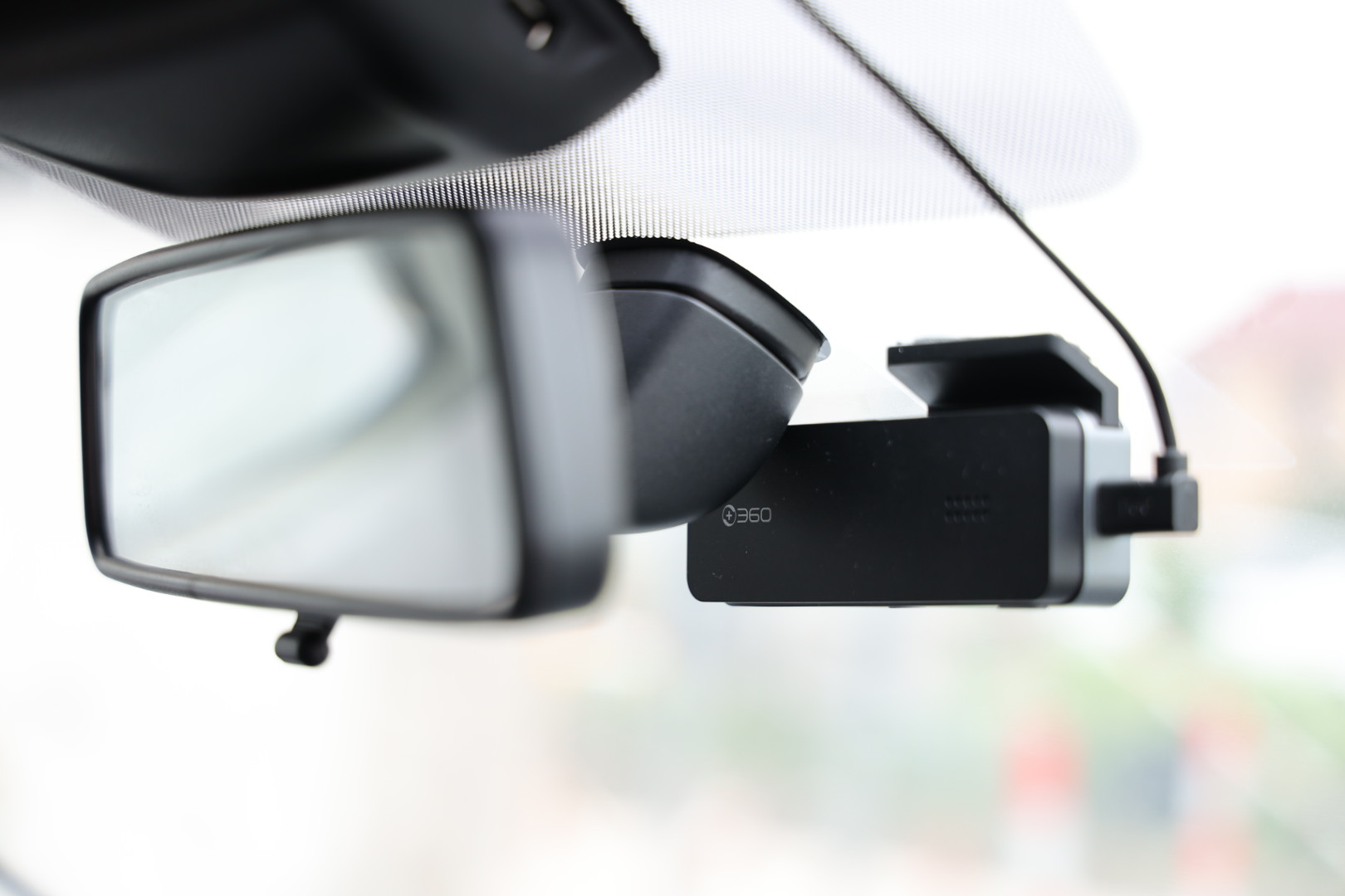 老婆要台『既要又要还要』的行车记录仪，找了半天，我最终选了它