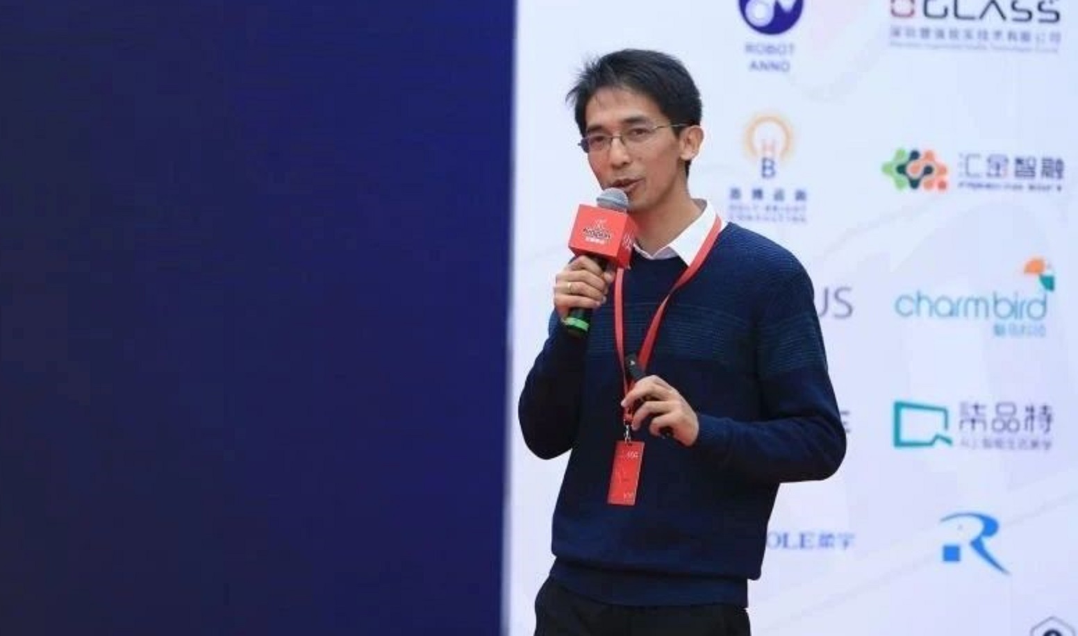 收租小伙创业机器人,小伙父子做机器人赚百万