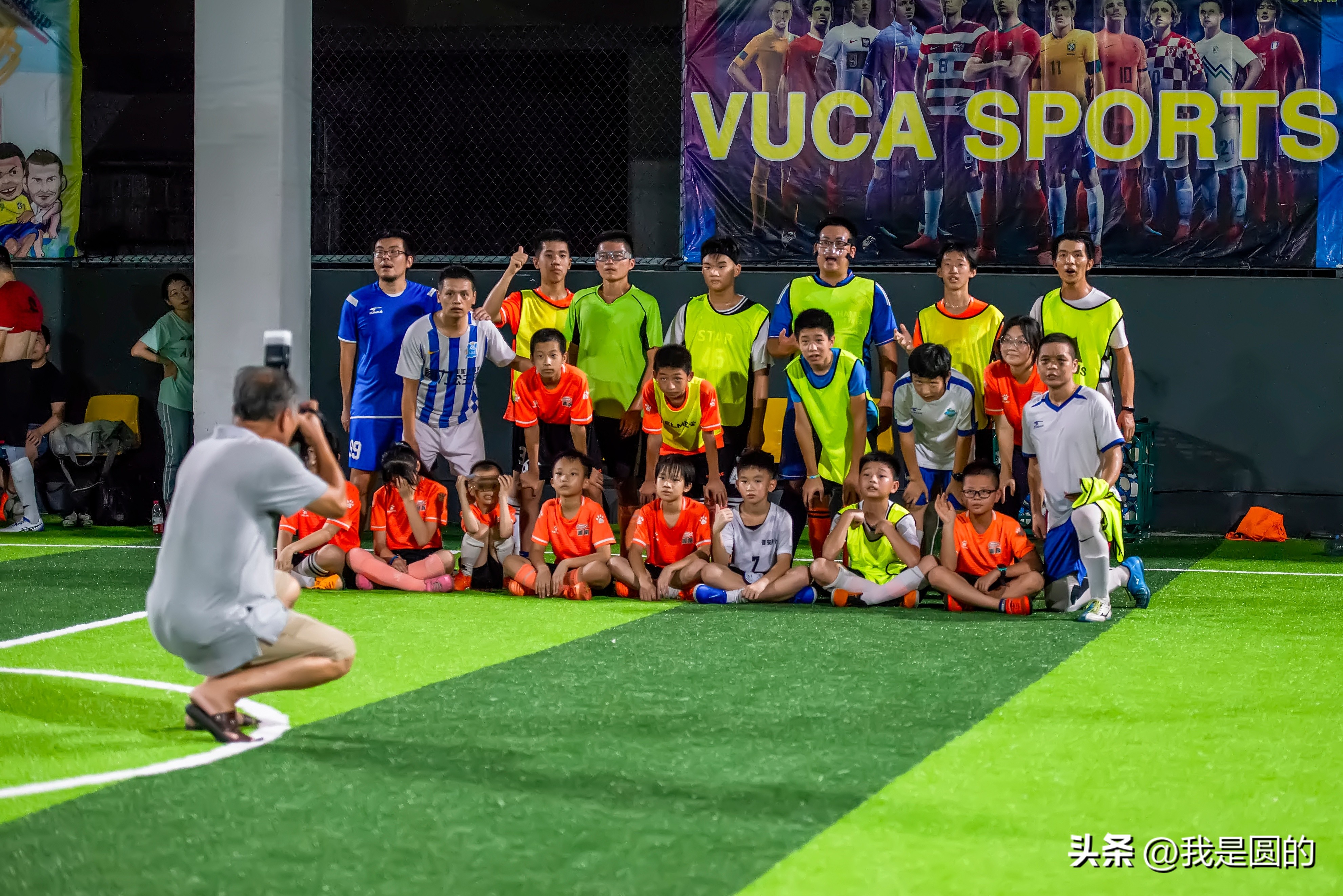 足球摄影作品创作说明,足球摄影作品简介200字