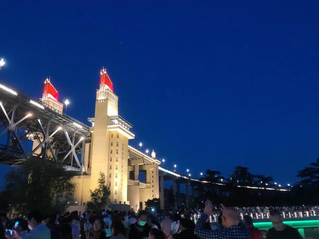 南京长江大桥到底惹了谁？该不该拆又甚嚣尘上！