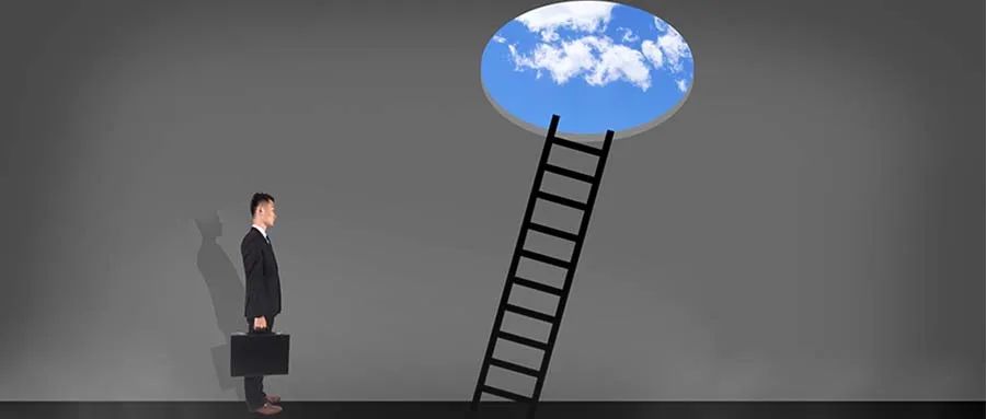 洞洞鞋丑鞋之首,丑爆了的洞洞鞋为啥越来越火