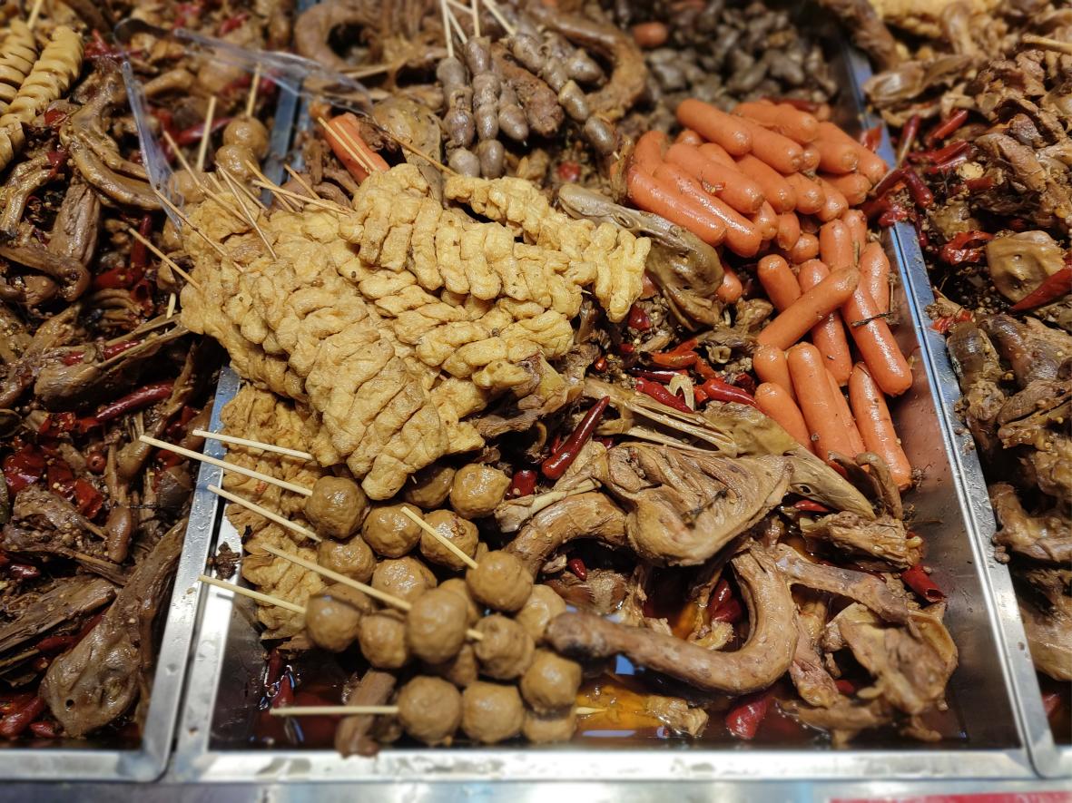 在乡镇开卤菜店有没有前景,在乡镇开一家卤味店大概多少钱