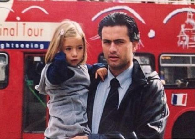 穆里尼奥的女儿被马夏尔发照片，触犯了他的逆鳞，才让桑切斯上位