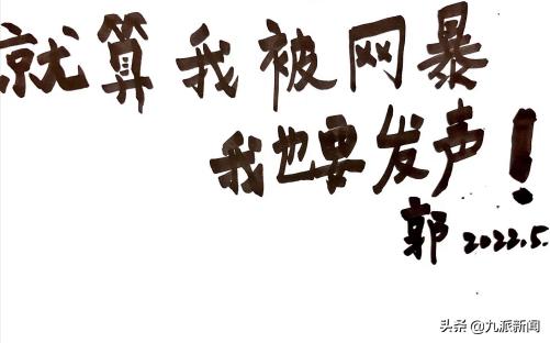 空姐拍飞机舱被开除,空姐拍制服被开除