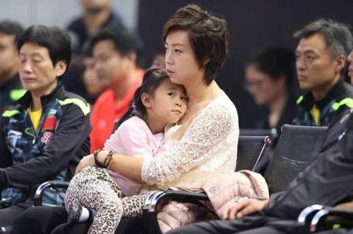 国乒女队王楠,王楠张怡宁女乒团体比赛视频