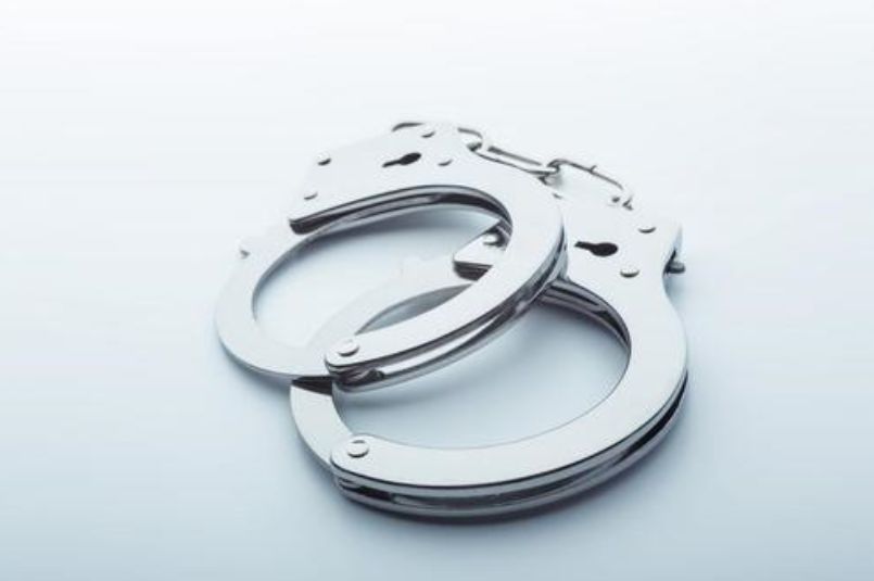 微信群抢红包赌博怎么处罚,微信群内聚众赌博群主被抓怎么办