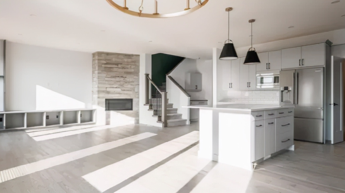 加拿大每年养房费用,加拿大温哥华1800万房子