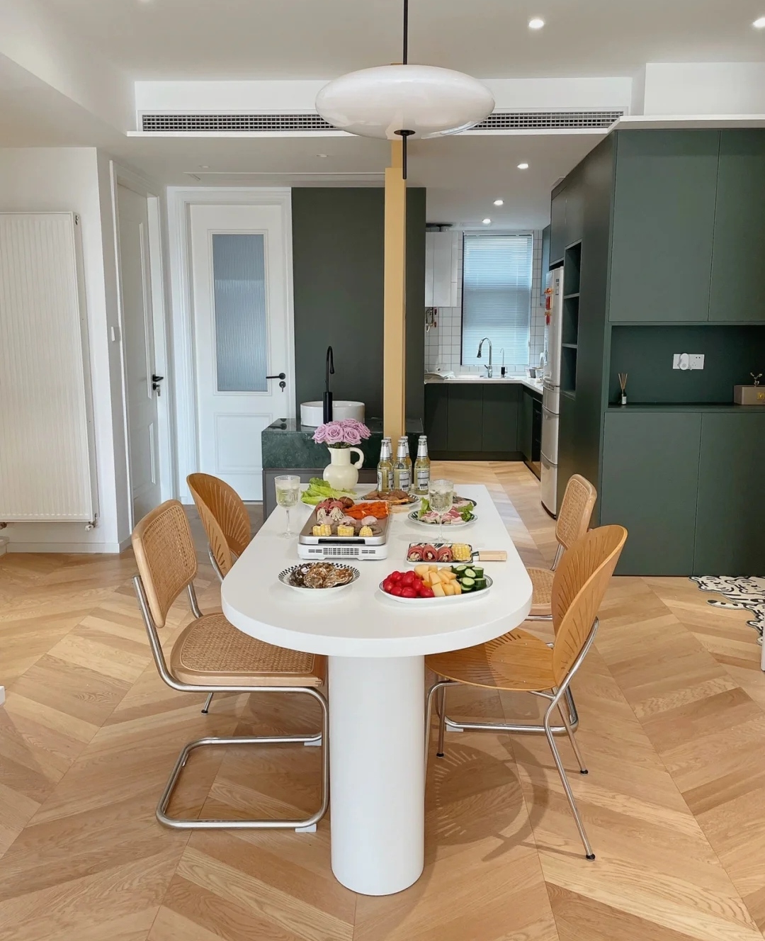 发现一户装修很精致的现代轻奢风,发现一户比较独特的中式风装修