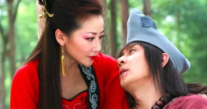 公然性骚扰19岁女星，发妻子裸照做人设，他恶心到家了