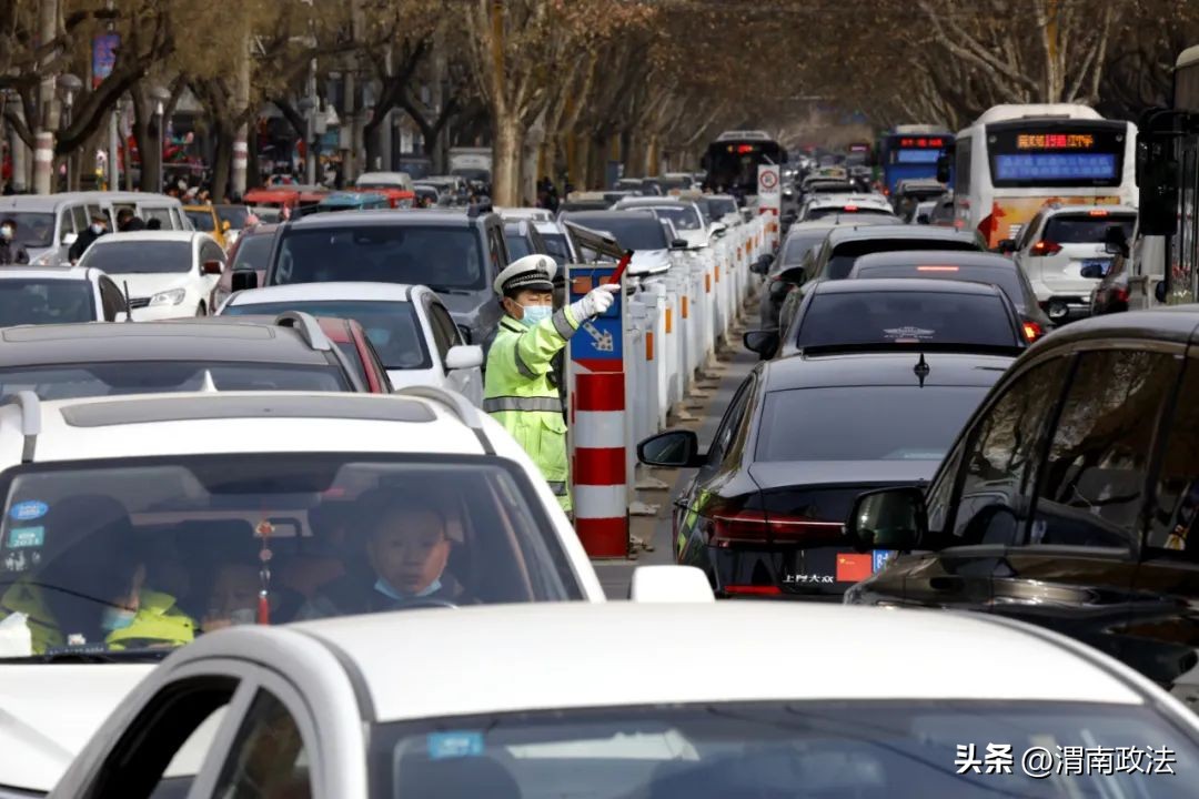 春节我在岗守护万家平安的句子,春节我在岗瓷都公安守护万家平安