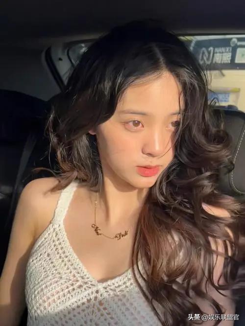 撩汉、乱认爸、男男接吻，这6位明星是没分寸感，还是“耍流氓”