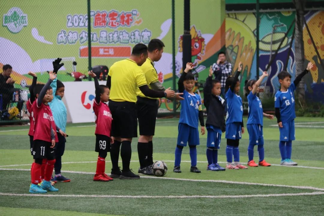 濂嬪媷浜夊厛鏃犳墍鐣忔儳,闃熶紞椋庨噰灞曠ず鍔ㄤ綔