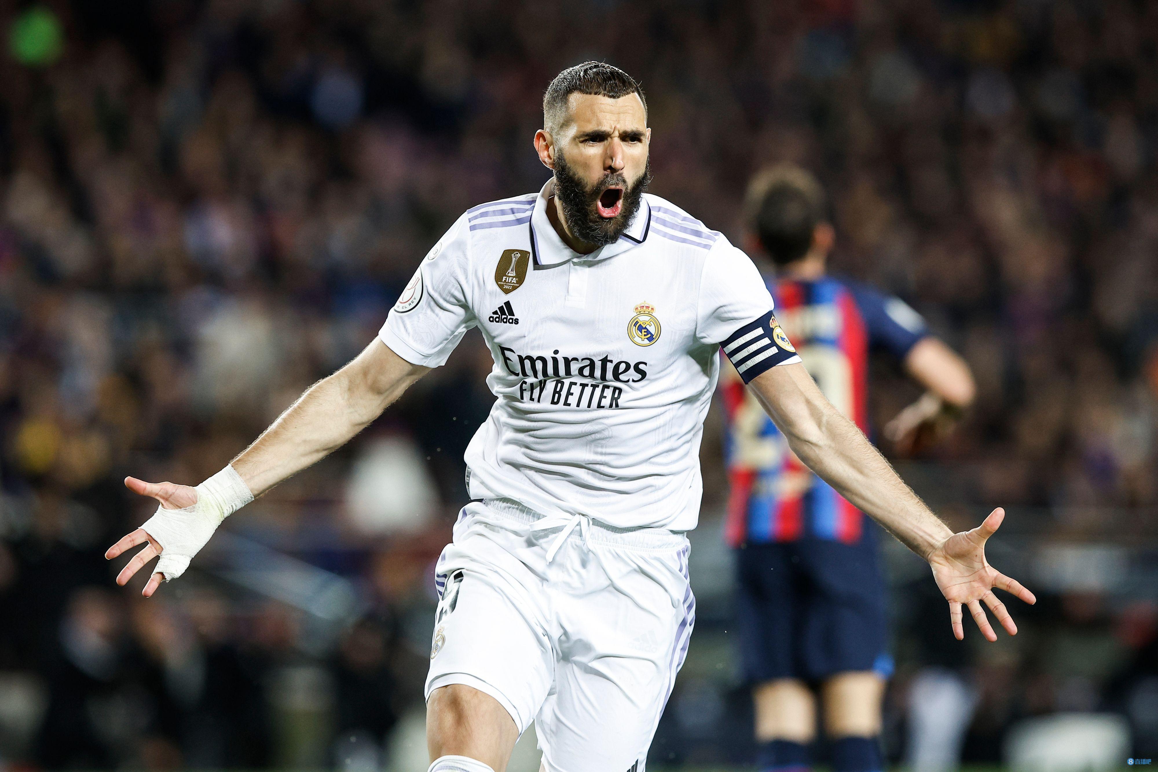 前锋的交织绝妙舞蹈：创造神奇进攻的搭配乐章