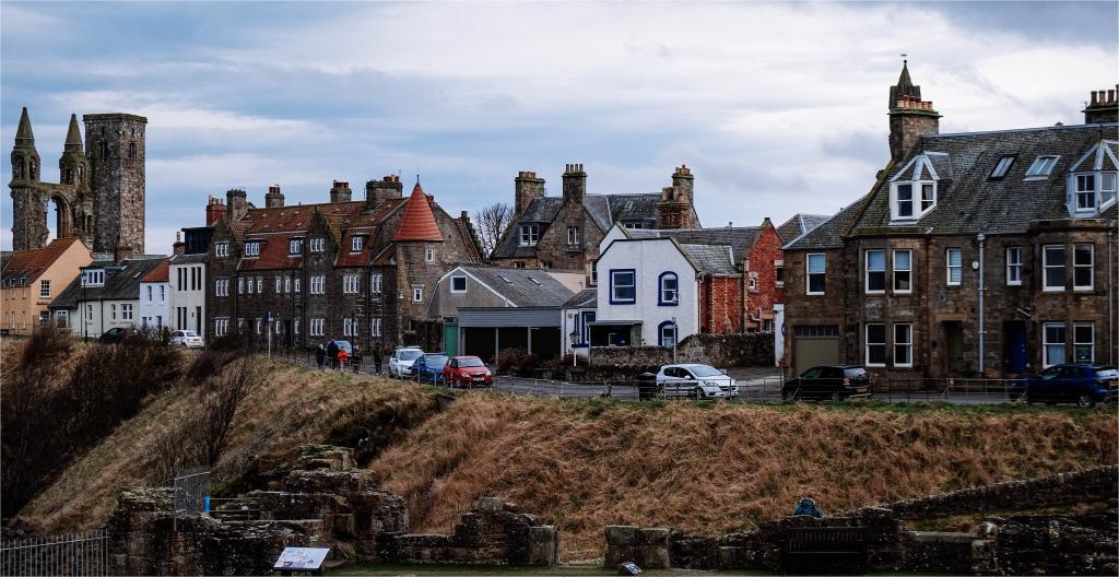 哈尔滨英国留学中介,英国留学中介费用一览表