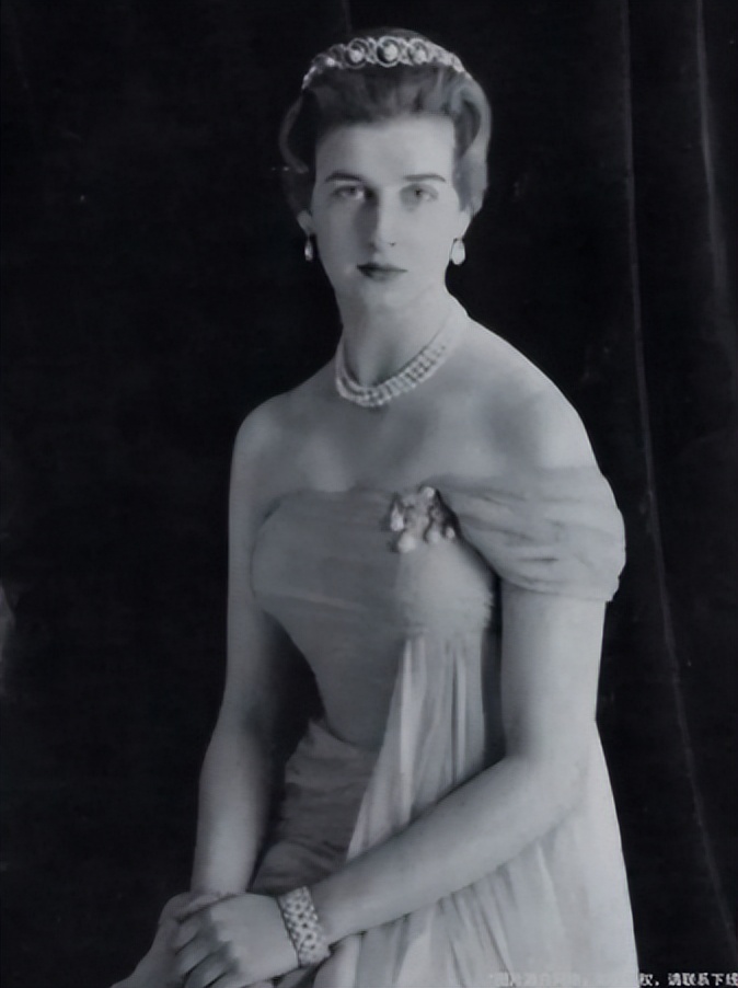 英国皇室手链,英国王室蓝宝石手链