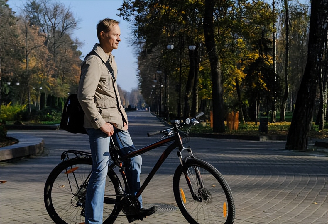 男人的裤裆潮湿是啥原因,男人感觉潮湿什么原因