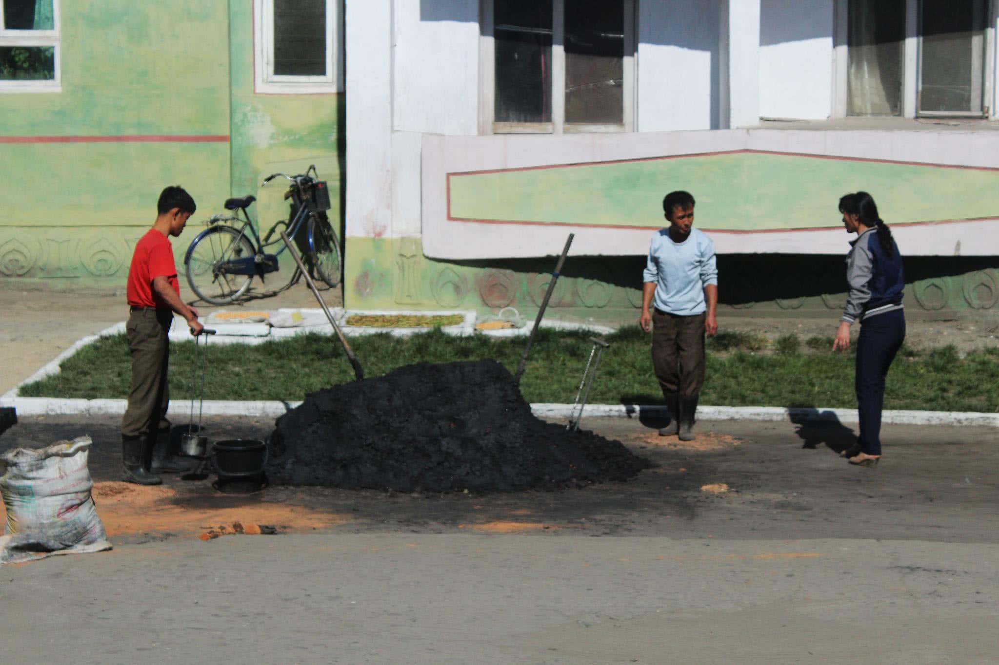 朝鲜穿裙子女孩子,朝鲜女的穿裙子