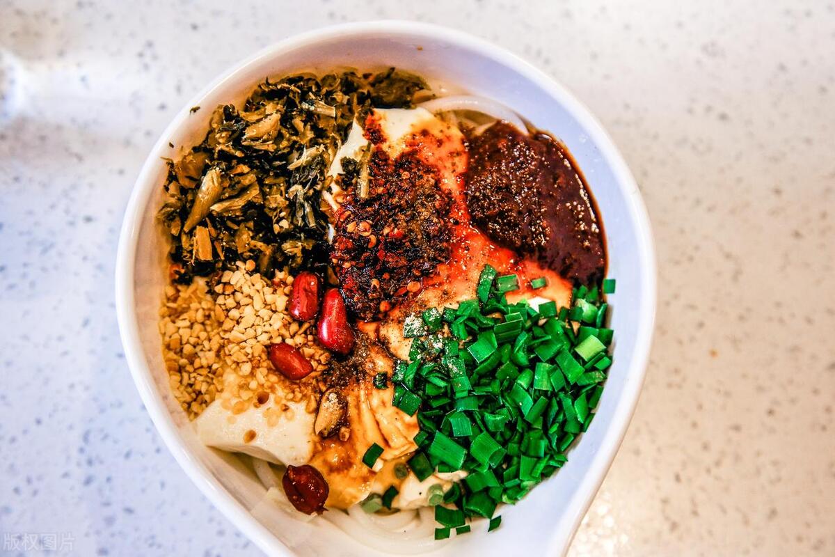 昆明旅游攻略景点及美食,2022春节昆明周边游玩景点推荐