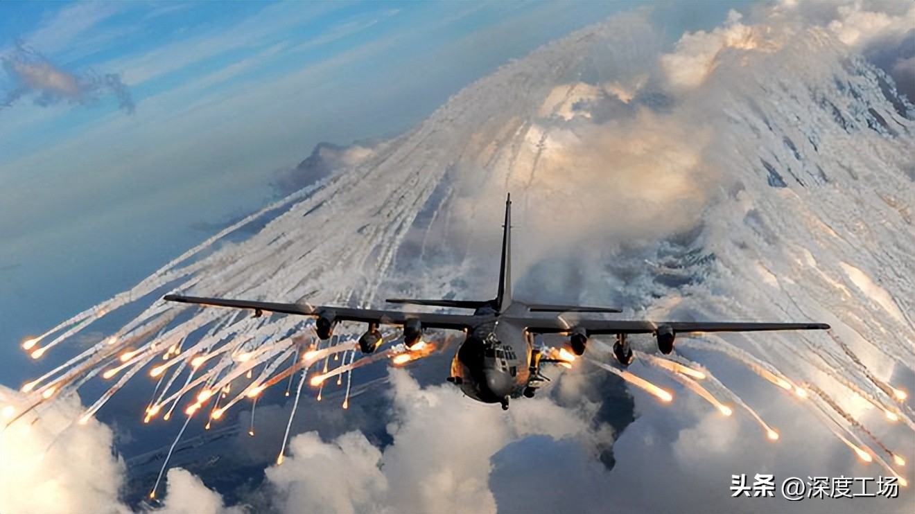 导弹袭击军事基地爆炸视频,核导弹空中爆炸美国核武库咋了