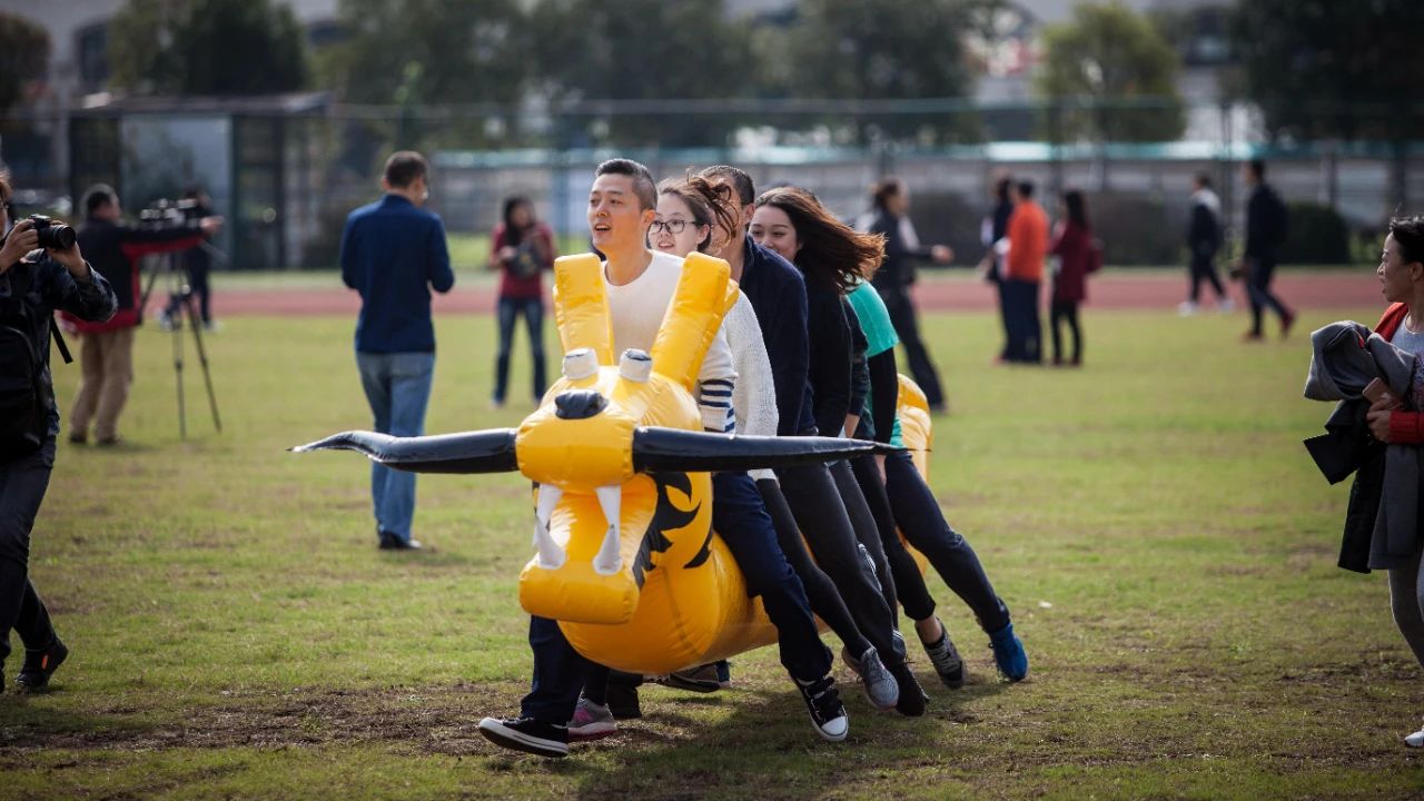 团建趣味飞机游戏怎么玩,趣游研学营