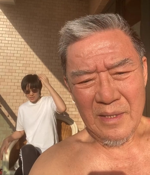 李立群抽大前门烟完整版,李立群抽的大前门香烟多少钱