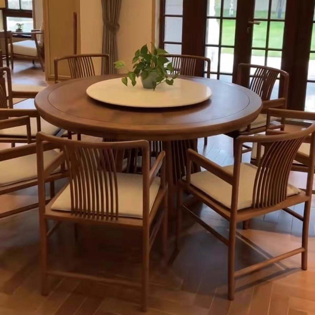 小户型圆形旋转餐桌,新中式圆形餐桌怎么选