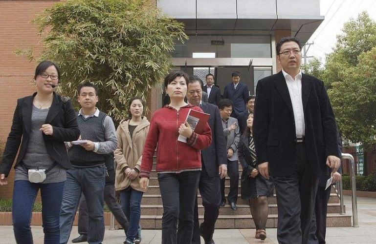 央视主播李瑞英儿子坠楼,央视新闻主播李瑞英怎样了