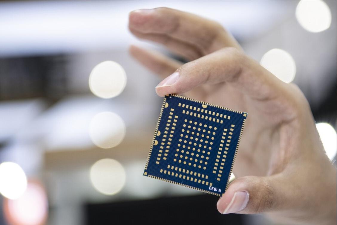 美论坛：美国能在芯片上卡中国脖子多久？荷兰芯片工程师给出答案