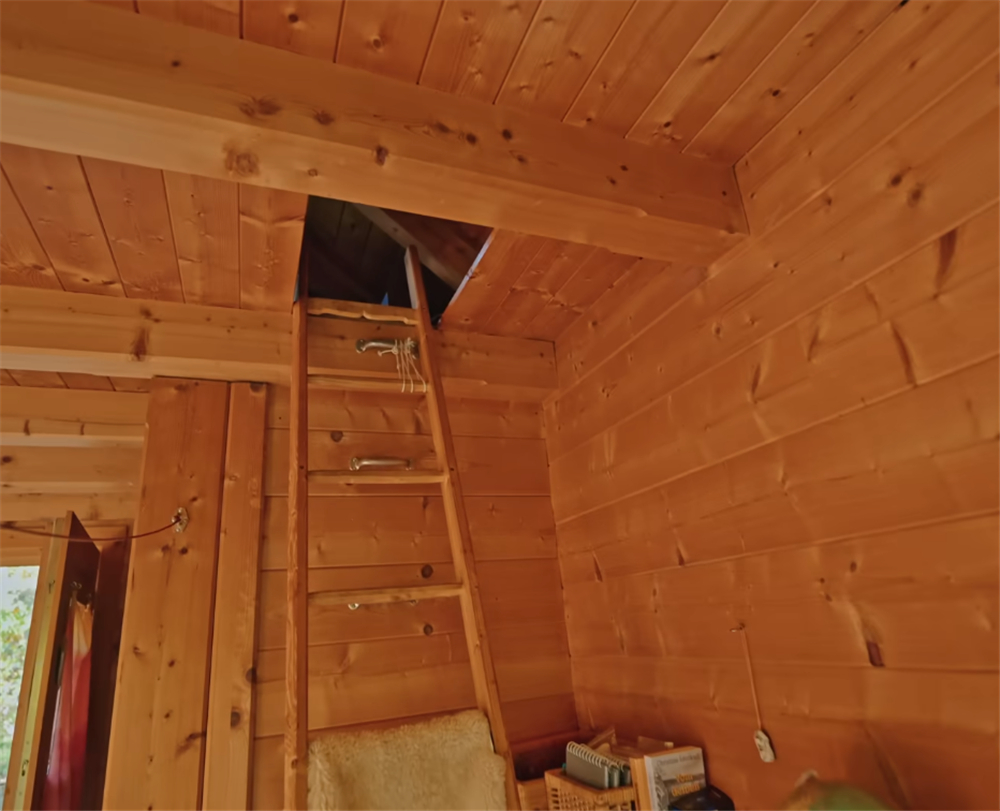 发现一位74岁奶奶的蜗居：16㎡小家没电没暖气，她却一住就是30年