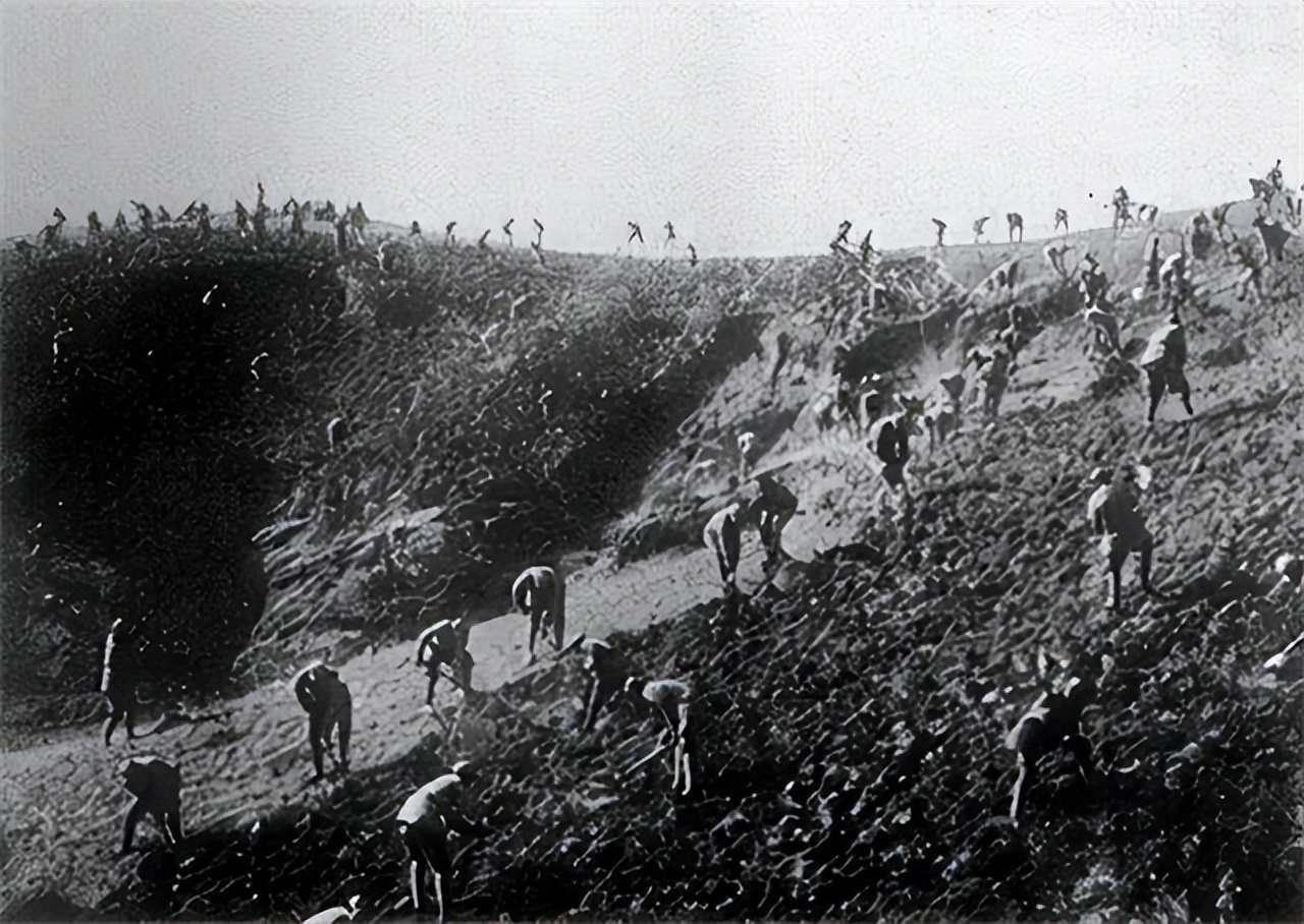 1936年，邓华缴获五箱白金龙烟，只给主席一支，毛主席：财不外露