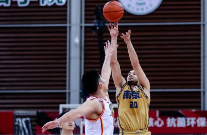 西热力江为何也当教练也当球员,西热力江怎么能又当球员又当教练