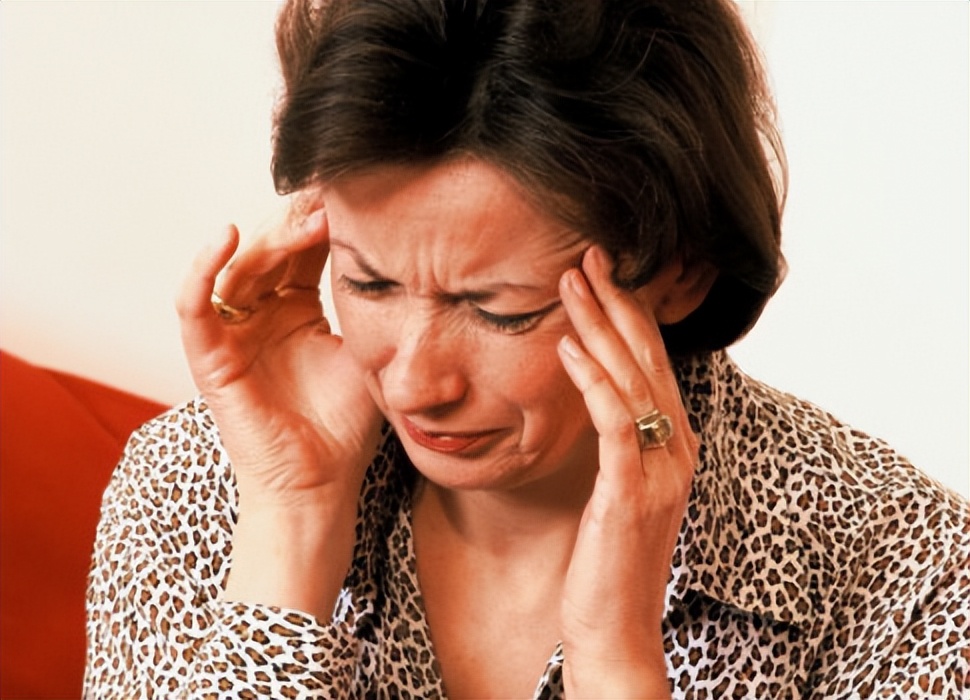 50岁女性更年期怎么度过,女性50岁更年期了应该注意些什么