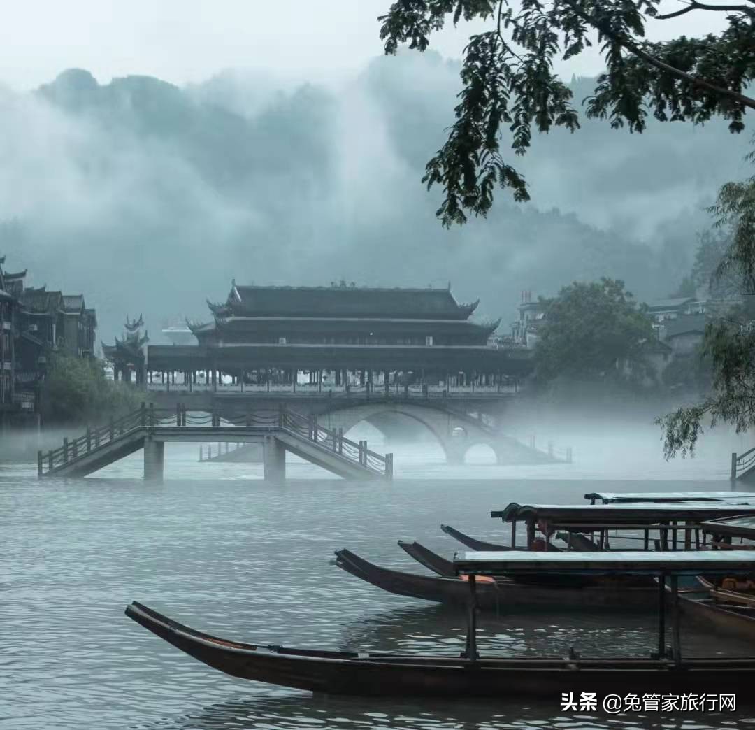 白天的凤凰古镇也很美,凤凰古城值得去么