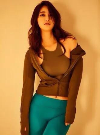 韩国女主持人申雅英,申雅英惊艳写真图片