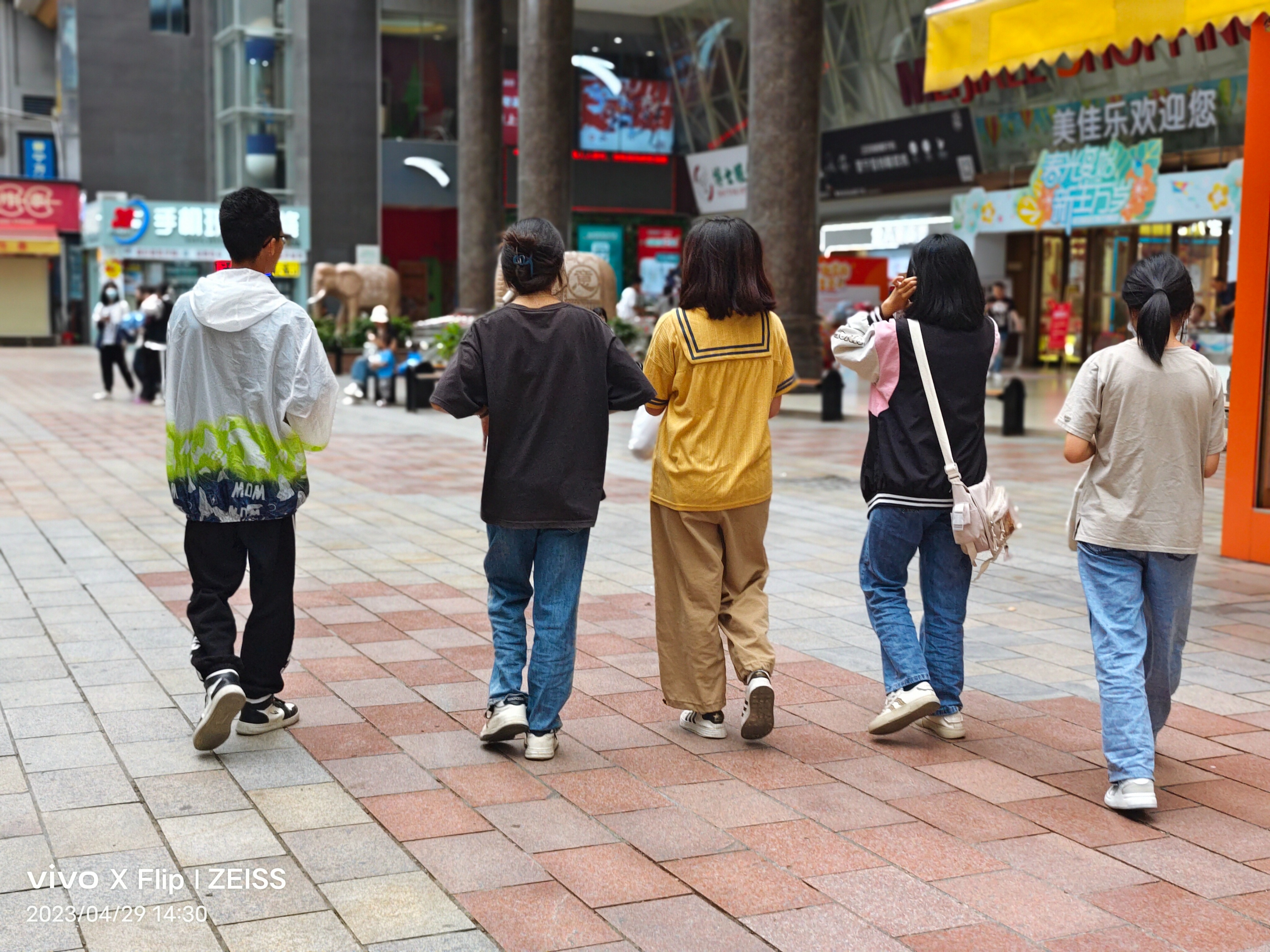 vivoxflip折叠屏手机哪个颜色好看,vivoxflip折叠屏手机怎么样