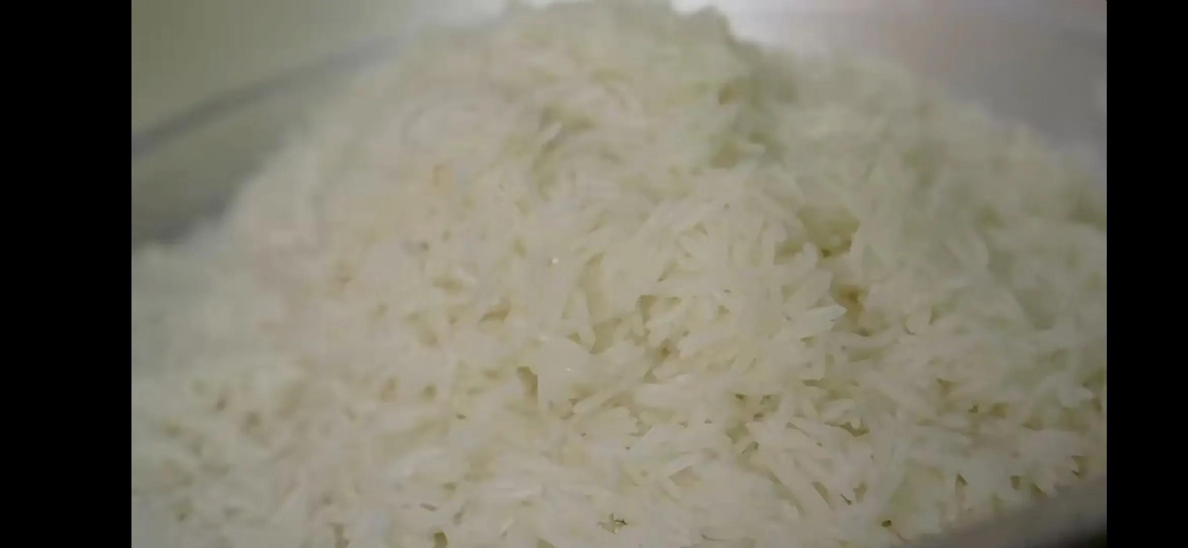 鸡腿手抓饭最正宗的做法,新疆锅巴抓饭的正宗做法