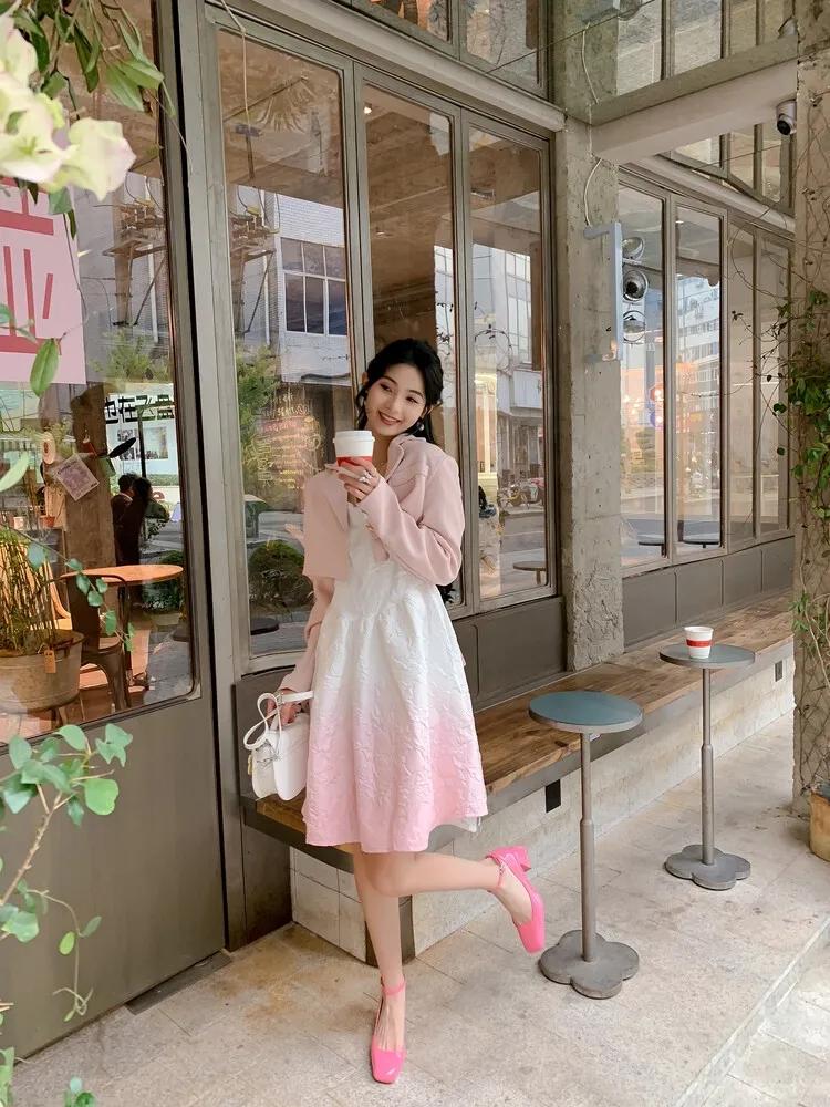 他很痴迷我穿的这双鞋子