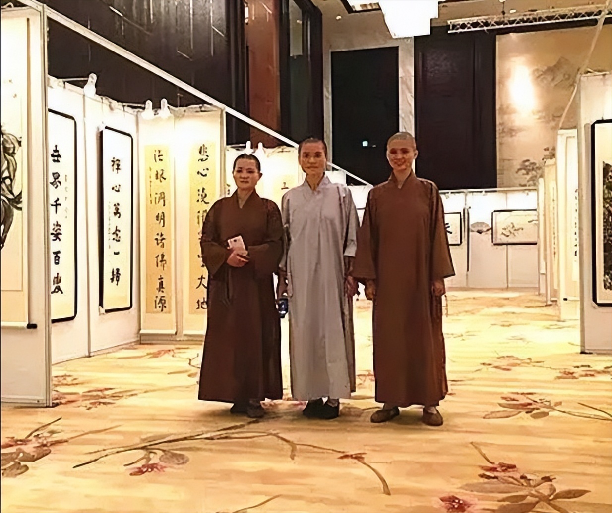 广东谭姓三姐妹遁入佛门,广东三姐妹出家传奇