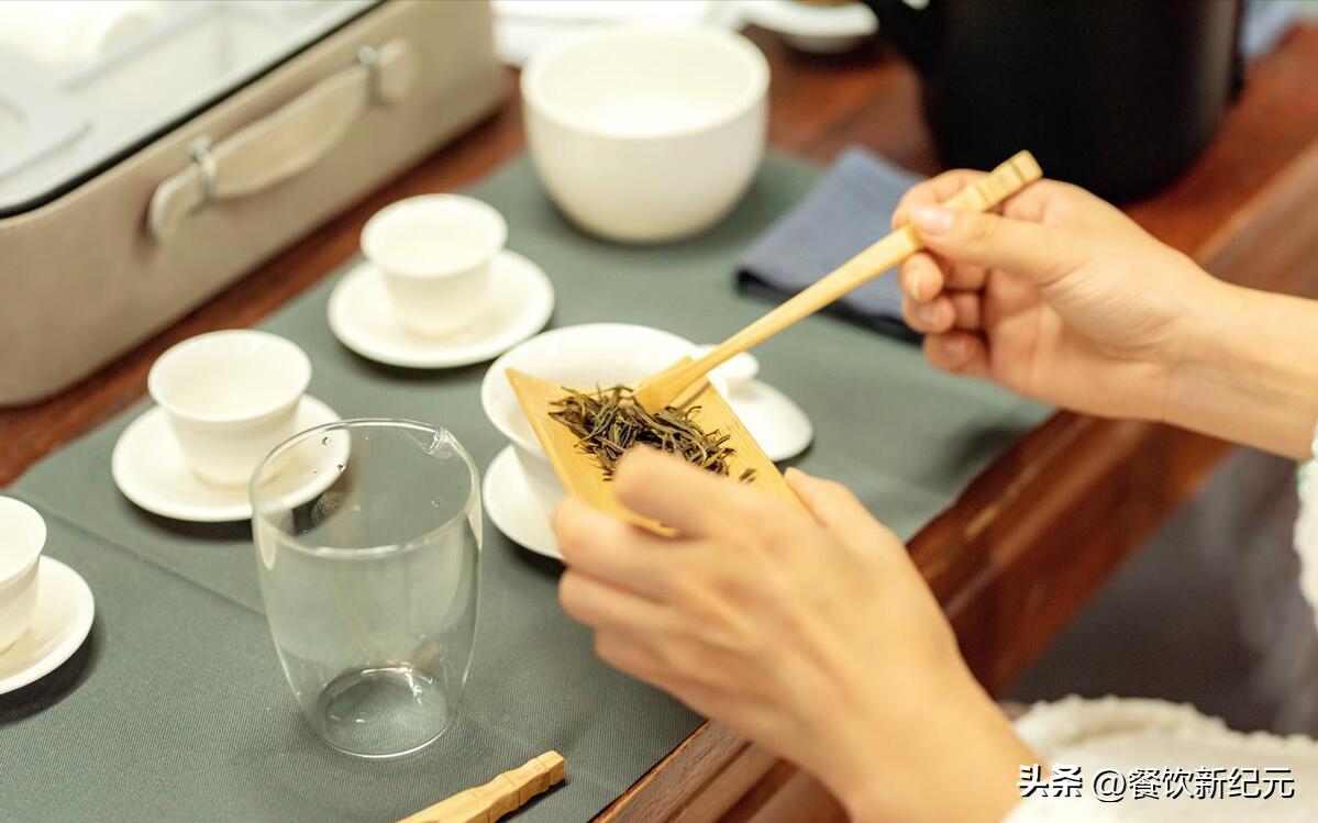 街边很多茶叶店都是怎么赚钱的,茶叶店每天没人光顾靠什么盈利的