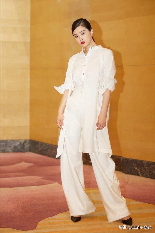 蒋欣穿什么样的裤子好看,胯宽腿粗妹子这样穿