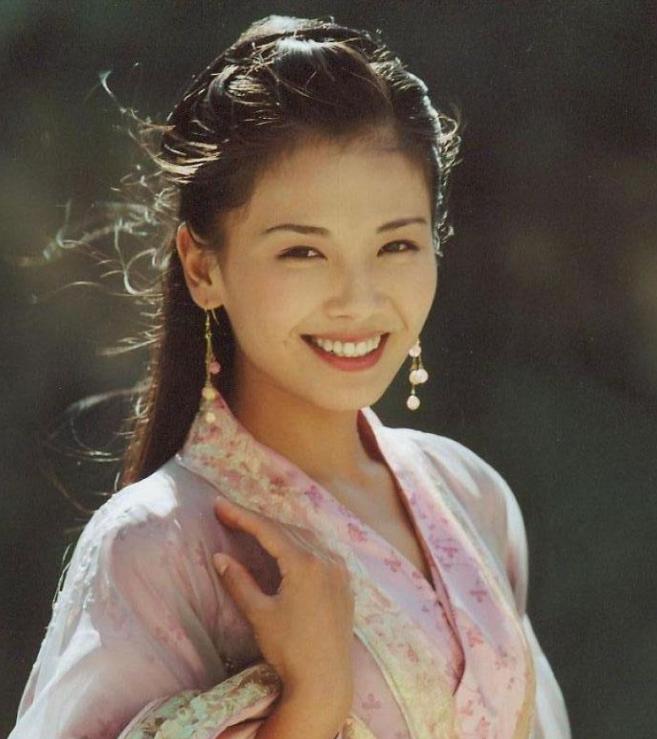 面相成熟的女人怎么打扮显年轻,长相显老的女生的特点