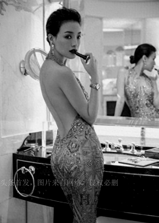 48岁的舒淇在家减肥,44岁舒淇穿纱裙