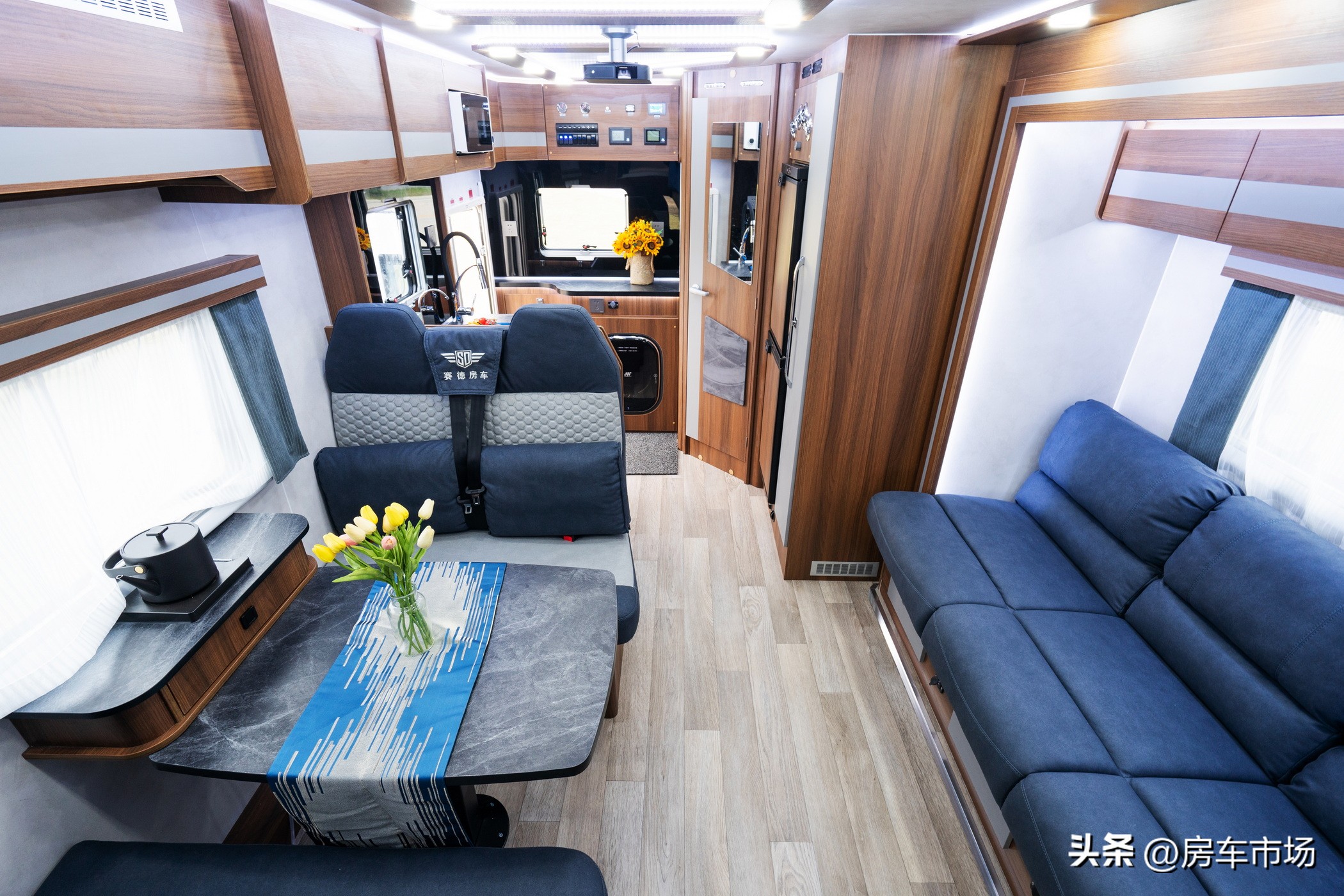 赛德卡700p房车是哪个品牌,最新款五十铃轻卡升顶带拓展房车